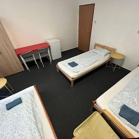 Rooms Veveri - Uvoz, 10 Min Peski Do Centru Brno Buitenkant foto